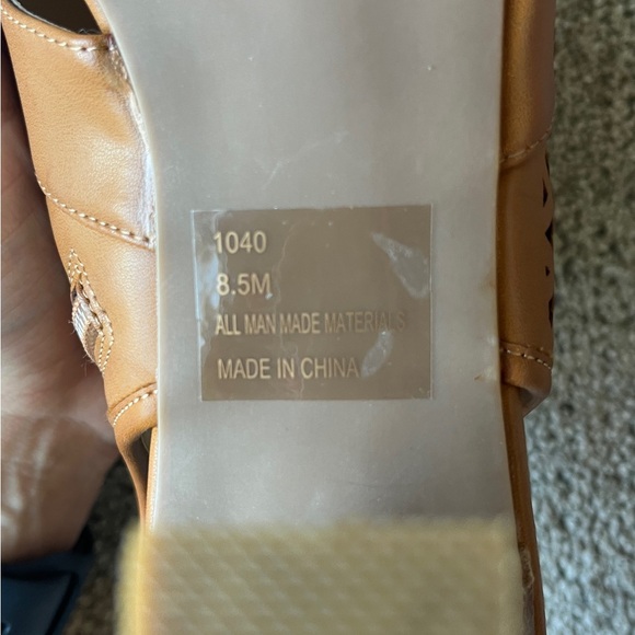 Women’s Block Heel Sandal with Cut-Outs | Size 8.5 | Camel/Tan Color | Worn Once - Picture 3 of 7